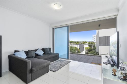 205/41 Harbour Town Drive, Biggera Waters - Offers over $499,000 (SOLD)