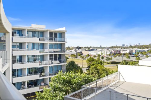 403/41 Harbour Town Drive, Biggera Waters - Offers over $450,000 (SOLD)