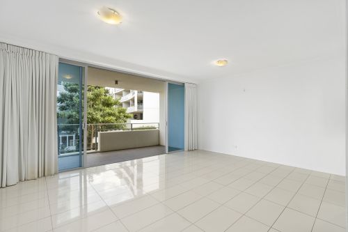 105 / 2 East Quay Drive, Biggera Waters - Offers Over $460,000 (SOLD)