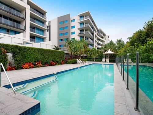 305/2 East Quay Drive, Biggera Waters - Offers over $400,000 (SOLD)