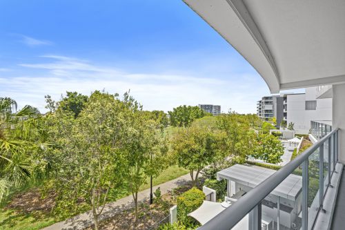 211/ 15 Compass Drive, Biggera Waters - Offers over $699,000 (SOLD)