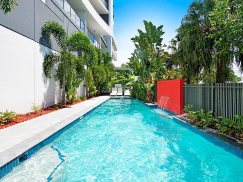 305/15 Compass Drive Biggera Waters - Offers over $510,000 (SOLD)