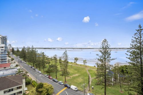 902/182 Marine Parade, Southport - Offers over $560,000 (SOLD)