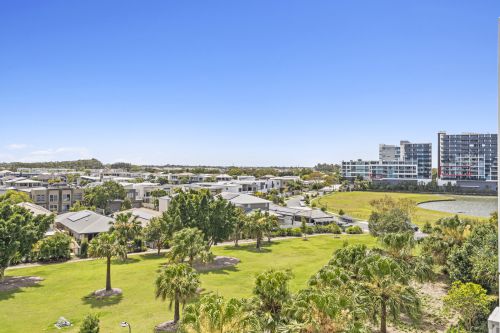 407/41 Harbour Town Drive, Biggera Waters - Offers over $499,000 (SOLD)