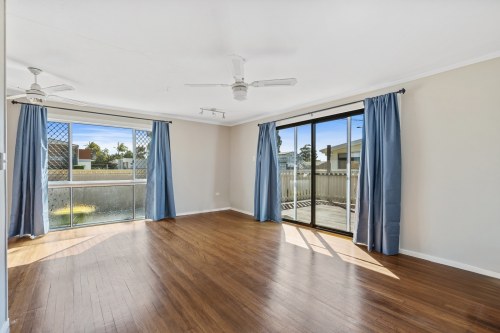 7 Morala Avenue, Biggera Waters - $825 per week
